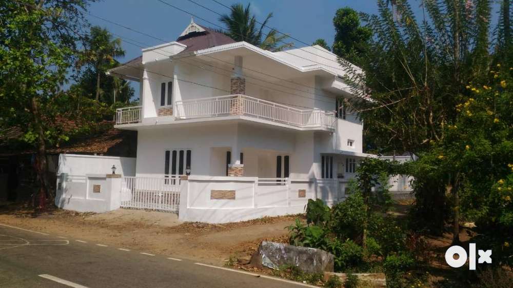 5BHK New House, Chalakudy-Athirappilly Main Road facing.
