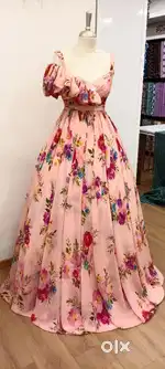 Folding and cutting staff need (textile)
