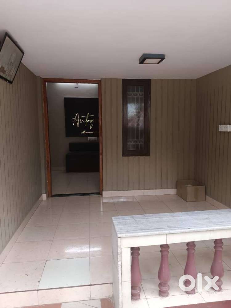 2 Bhk Ground floor Commercial House nr Vyttila Thykoodom Metro stn for