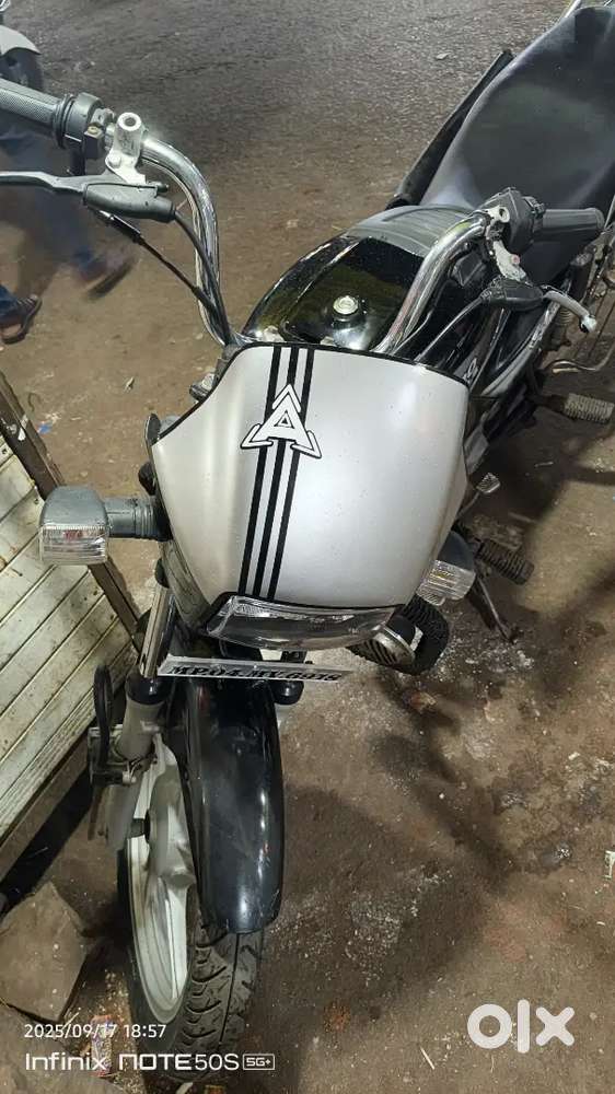Original gadi koi kam nhi he gadi me nwe tayar nwe betry