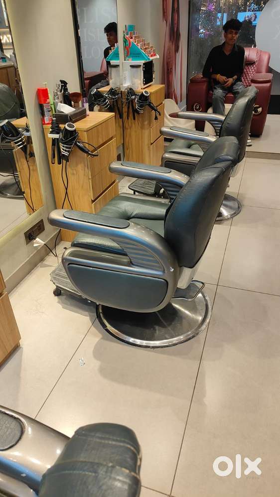Salon material for sale in good condition