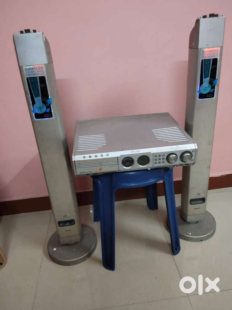 Phillips CD player with 2 woofers