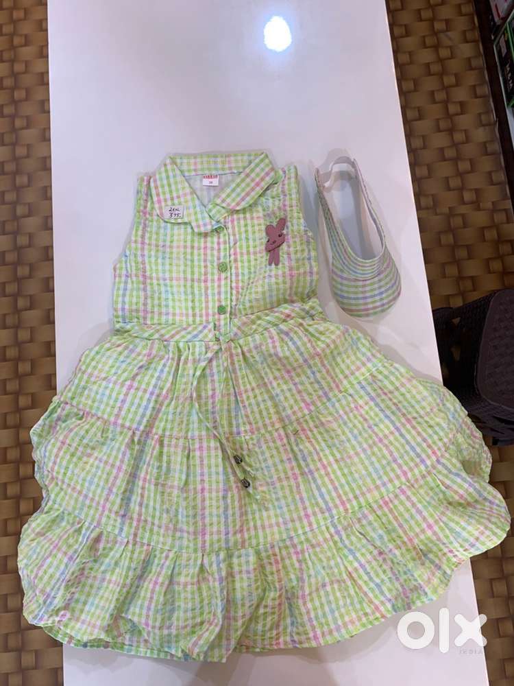 Helper or salesman for saree shop