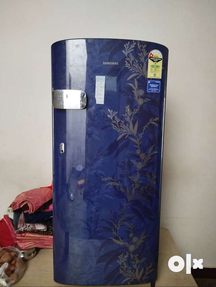 Appliance: Refrigerator Brand: Samsung Model/ year: RR19A2YCA6U/NL/22