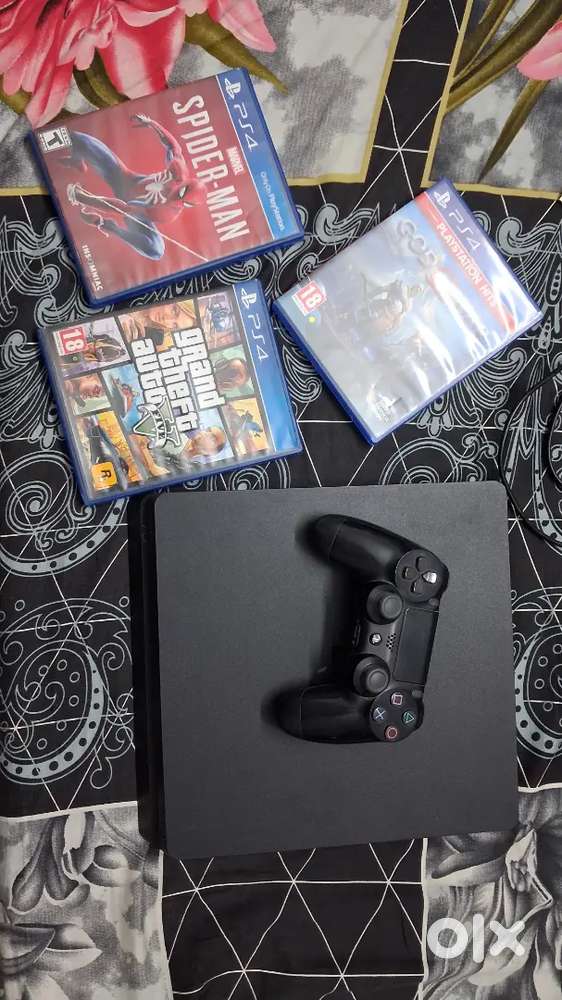 PS 4 Slim .