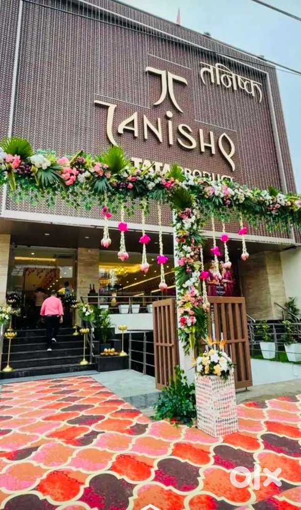 TANISHQ शोरूम में लड़कियों और लड़कों की आवश्यकता हैं !!