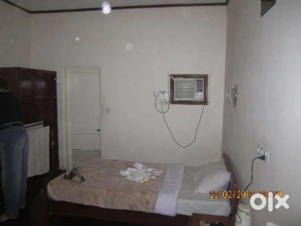 Room mate for girl adjust for boy