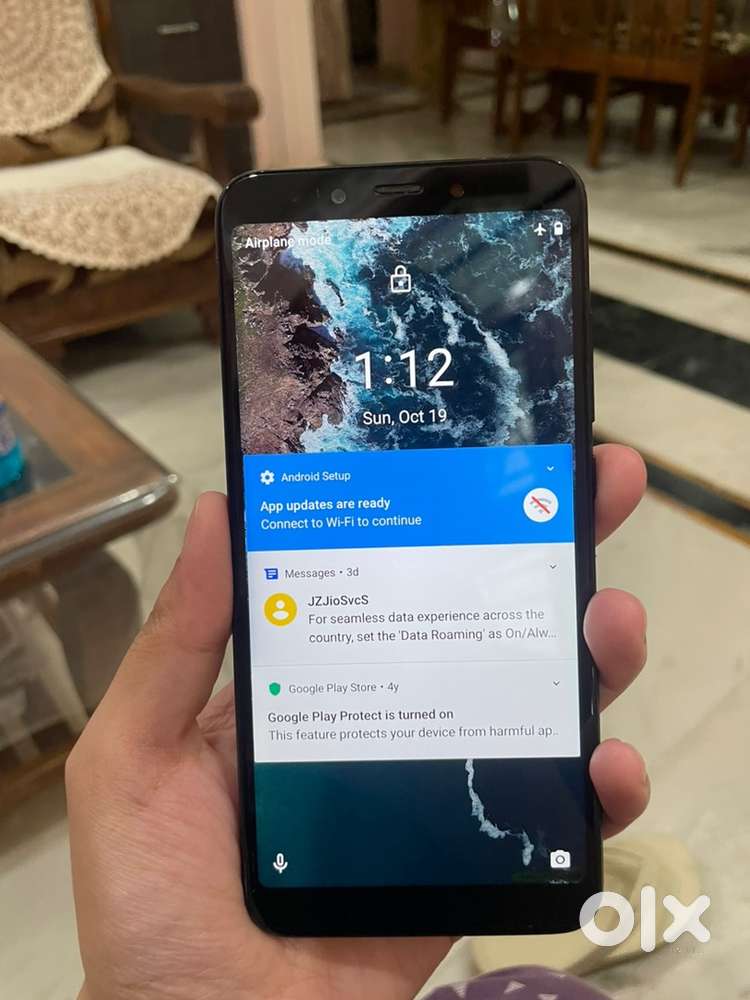 Selling Mi A2 for only Rs 3000.