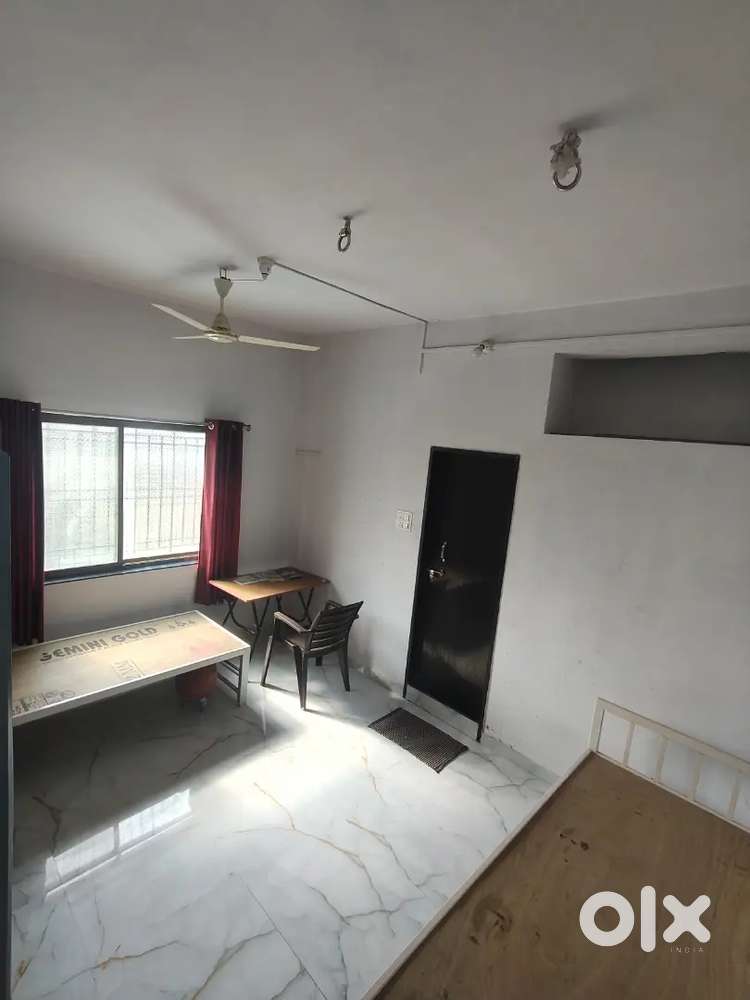 Single room available for rent
