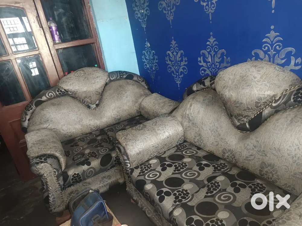 7 seater Sofa set available with glass table