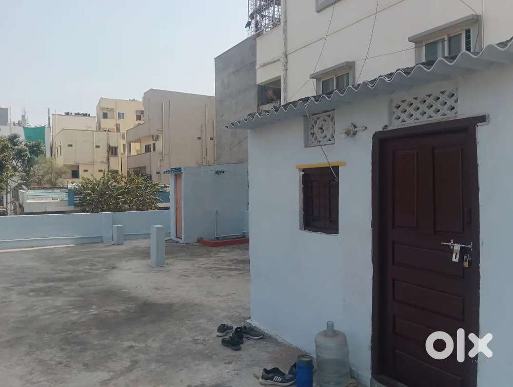 Single room rent on terrace in Alwyn colony, 15 min. from KPHB metro.