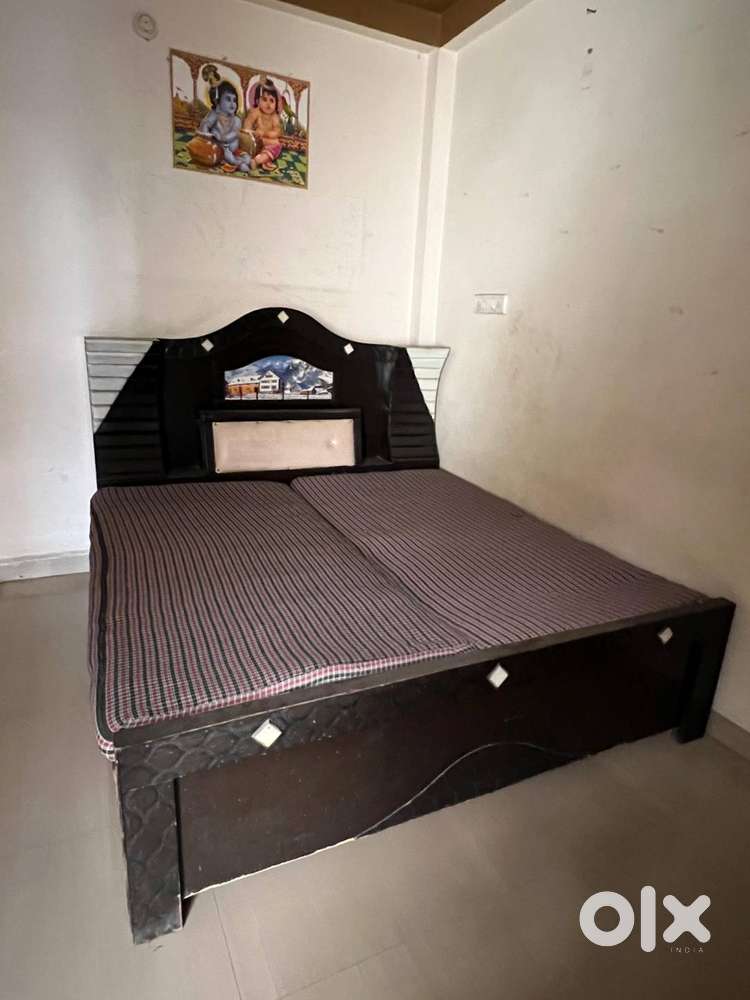 Double bed with matress
