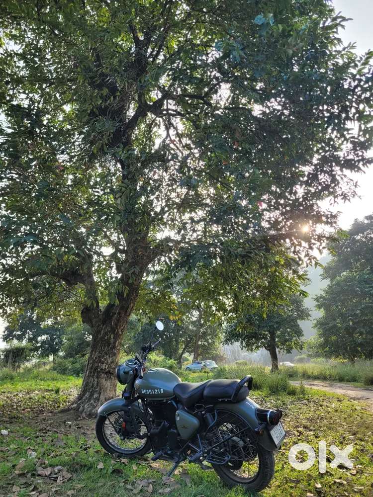 Royal enfield classic 350 ok condition please DM me price 220000.