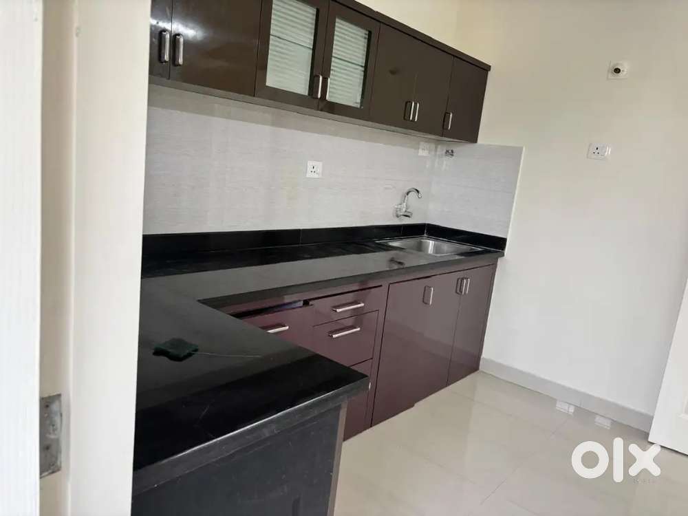 2bhk semi furnished flat sale near Bunts hostel