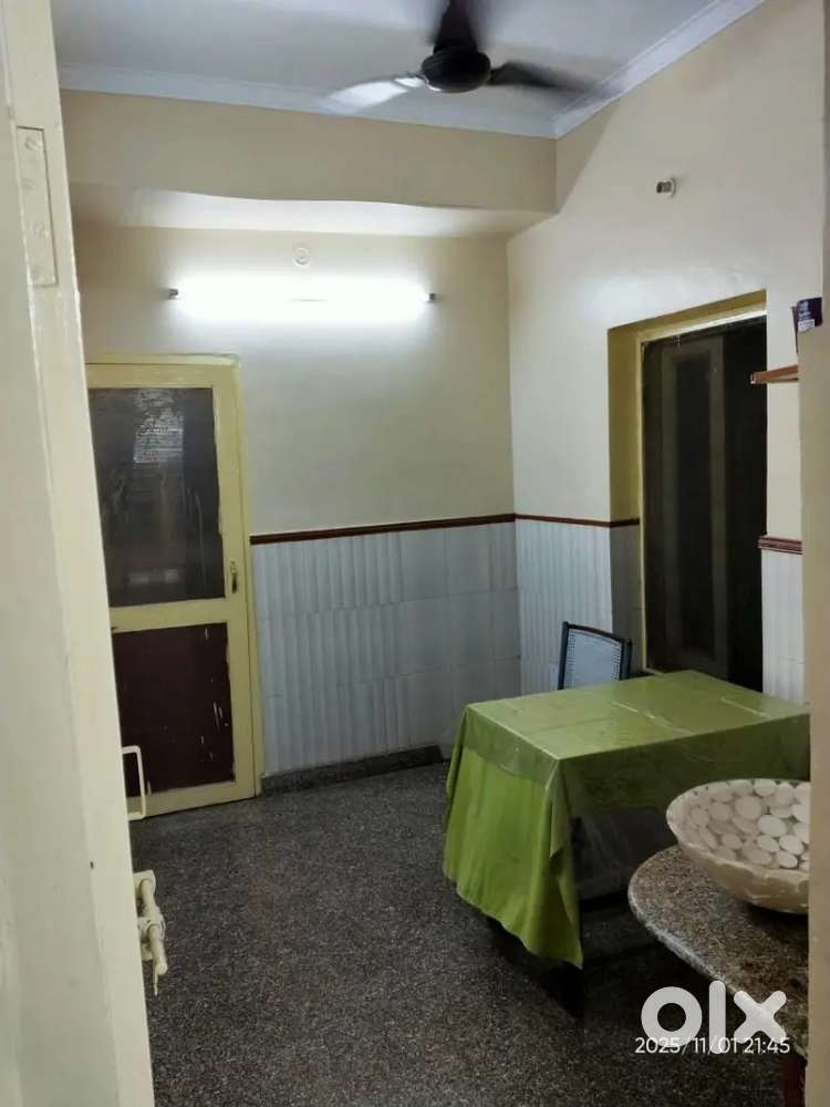 Clinic space for rent on main road near boothnath market indira nagar