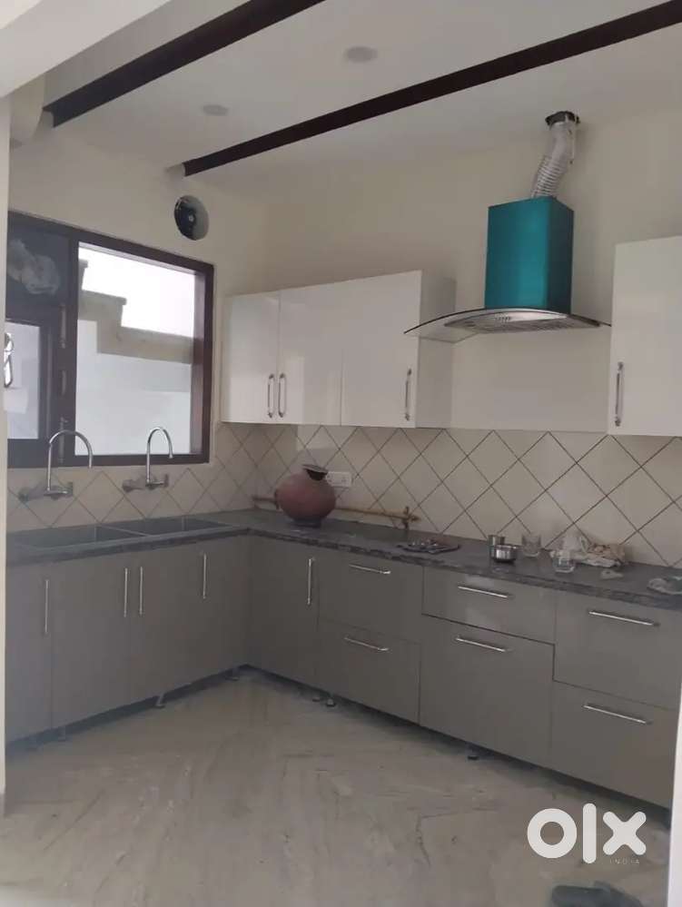 3bhk +3bth 1st floor sector 32