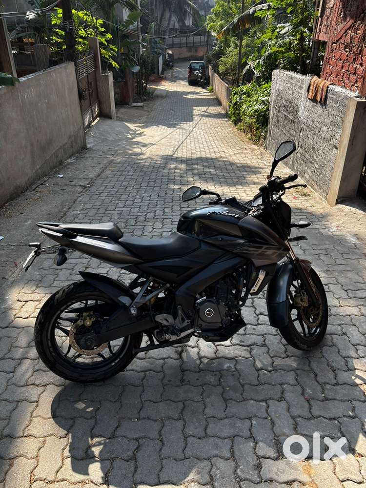 Bajaj pulsar NS 200