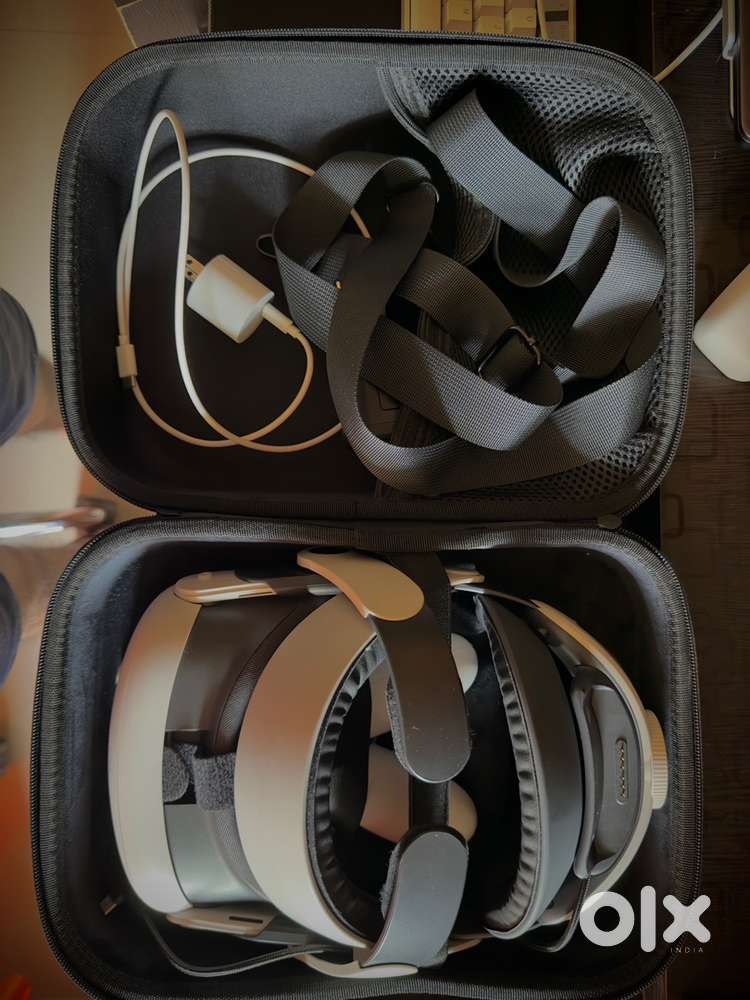 Meta Quest 3 (512GB) + BOBOVR Battery Strap + Case