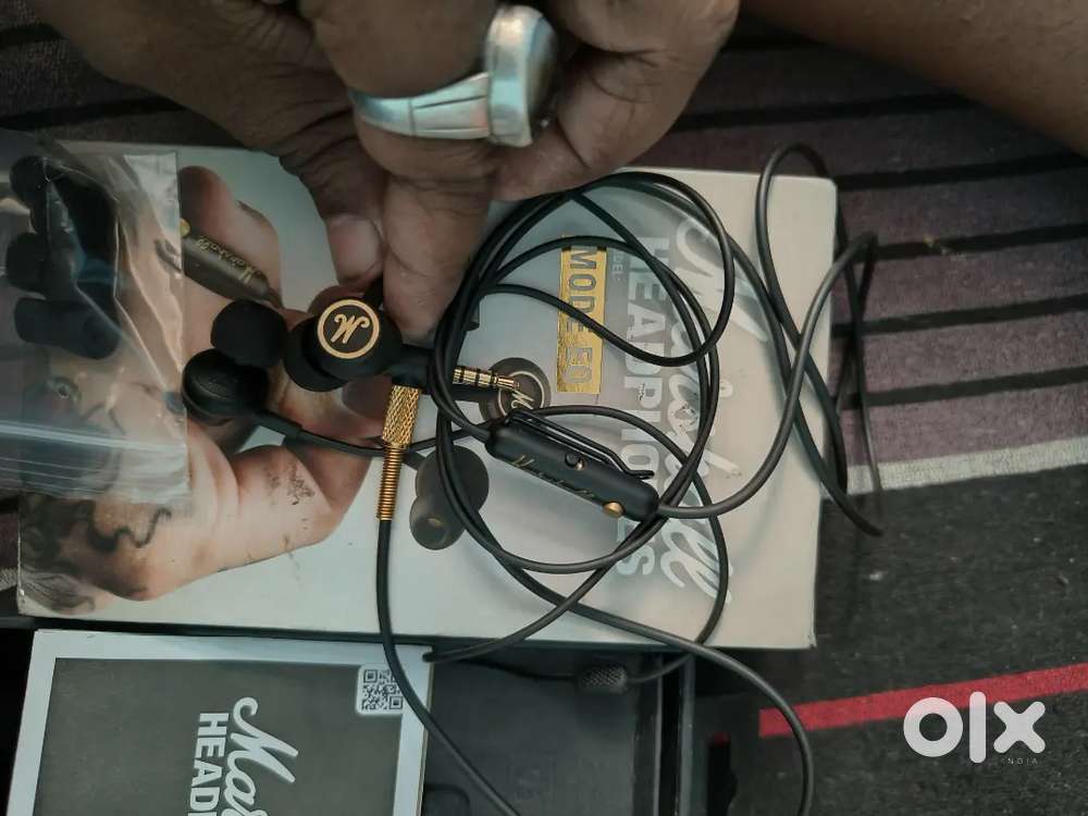 Marshall MODE EQ
microphone and remote