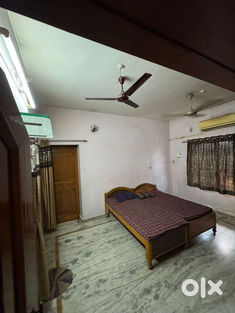 Furnished luxurious room for family and bachelors