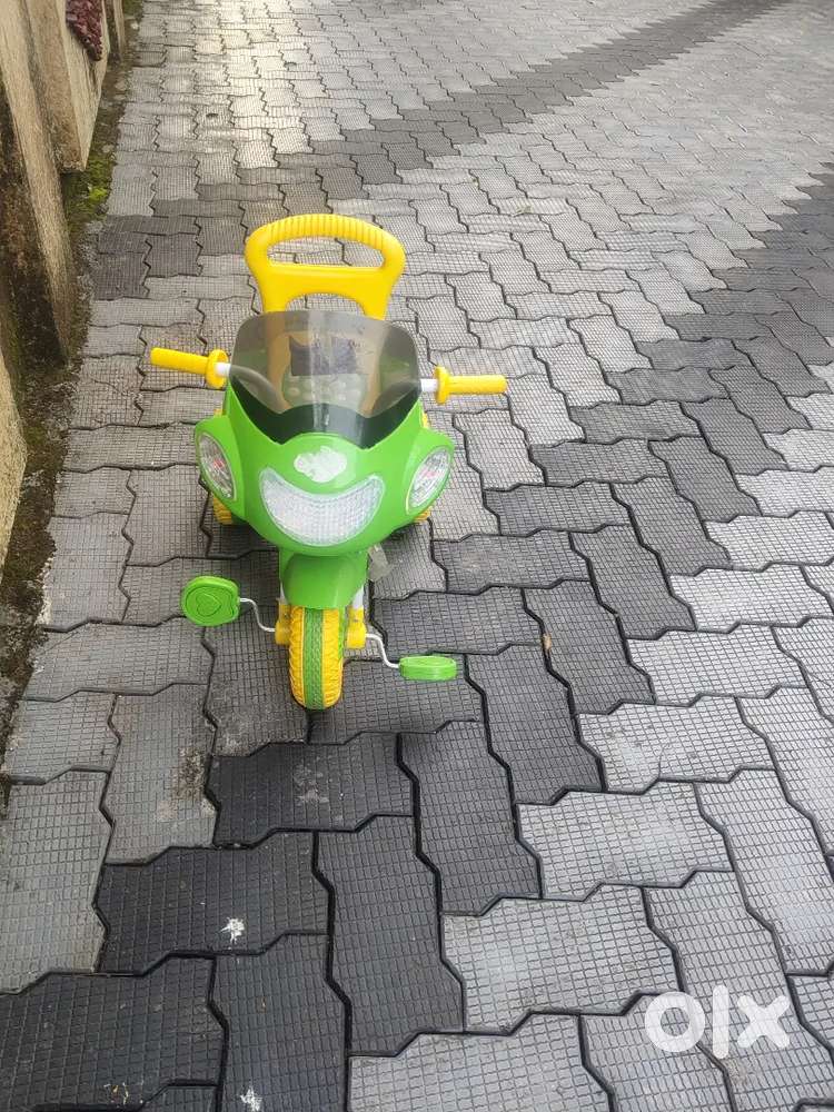 Kids tricycle