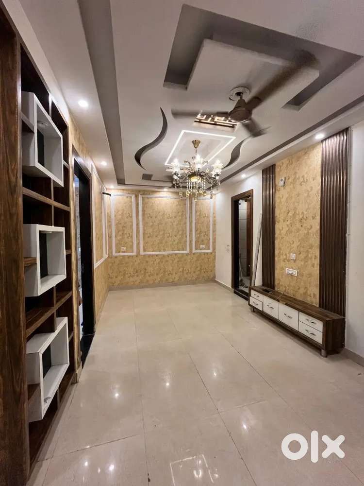 2BHK SEMI FURNISHED DECENT NEAR METRO FLAT