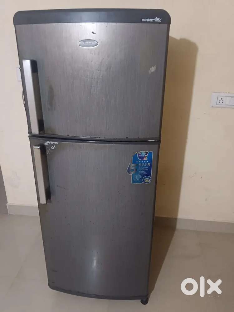 Whirlpool double door 210 lts