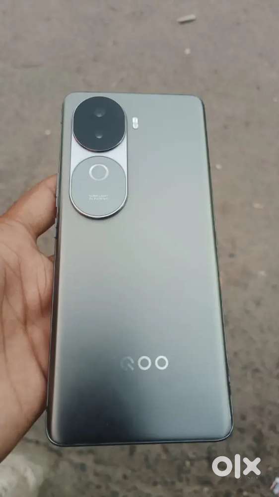 iQOO z9s only display mai green line warranty mai hai phone 10k last