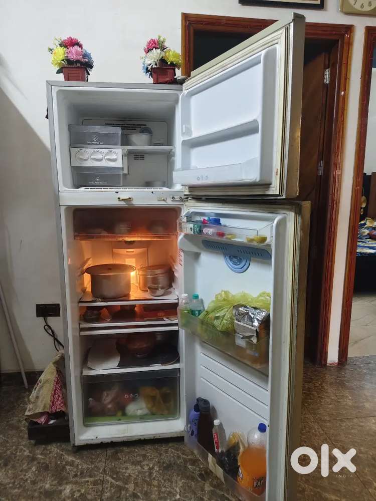 Selling LG Fridge in Good Condition