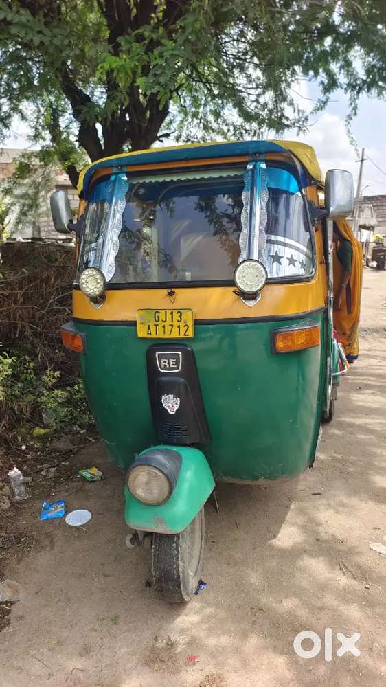 BAJAJ G.C CNG force tok self-starter rickshaw