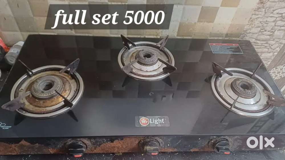 Gas stove with cylinder