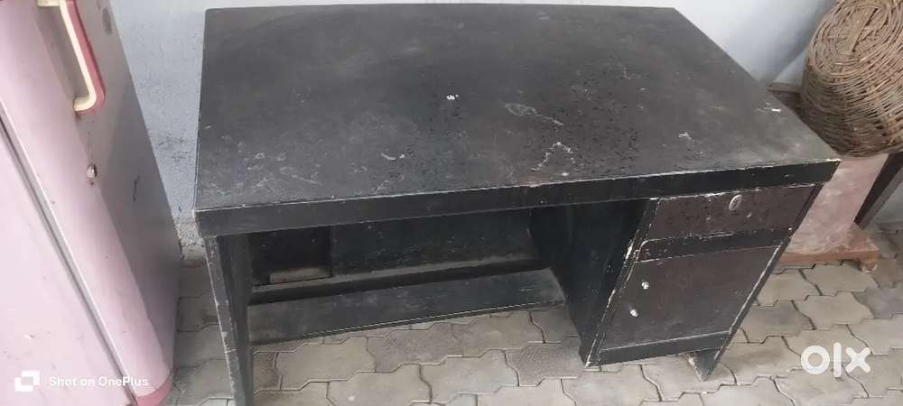 Office table for sale