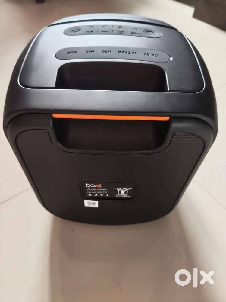 BOAT PartyPal 63 Pro speaker with Microphone