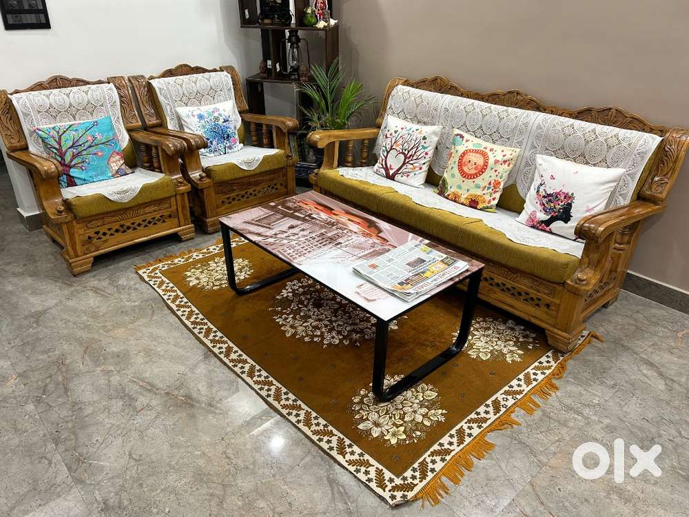 Wooden 5 seater sofa with center table