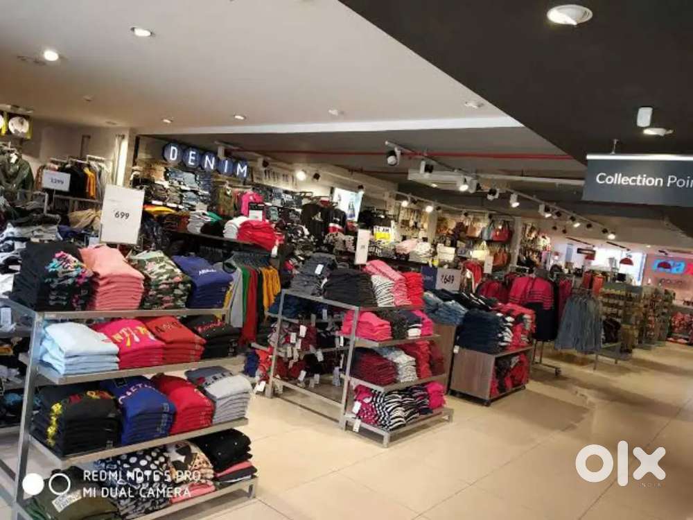 Shopping Mall में काम के लिए लड़के और लड़कियों की आवश्यकता है!