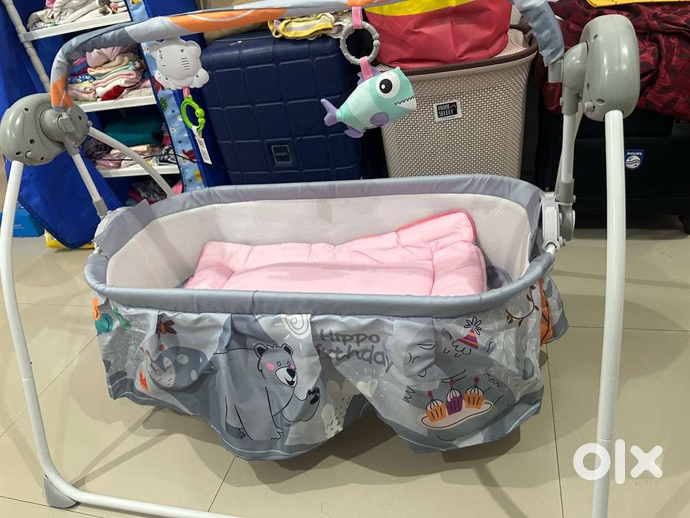 Automatic baby cradle & swing with safety harness, remote,net,musictoy