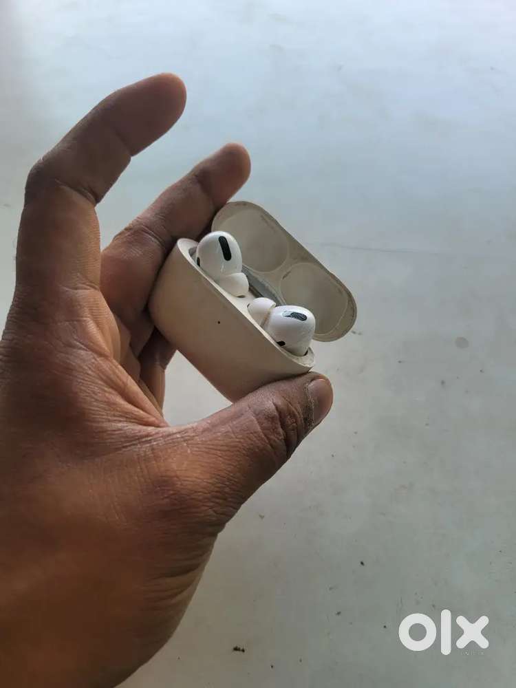 Apple ear birds pro good condition one year old