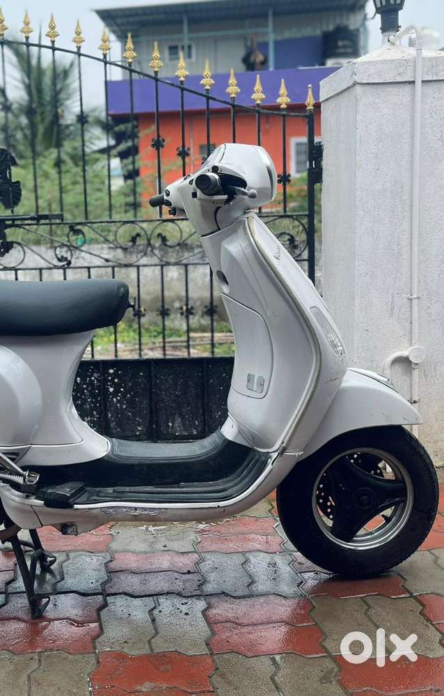 Vespa VX125 (pearl white) 2015 model