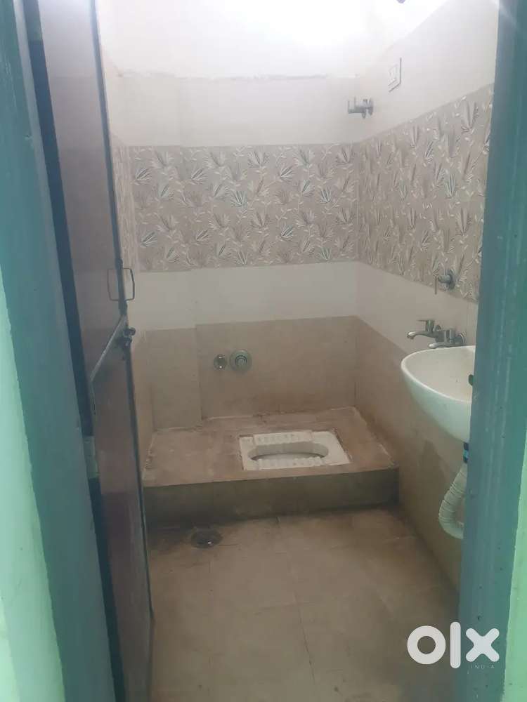 Room on Rent – Near Market & Transport Facility