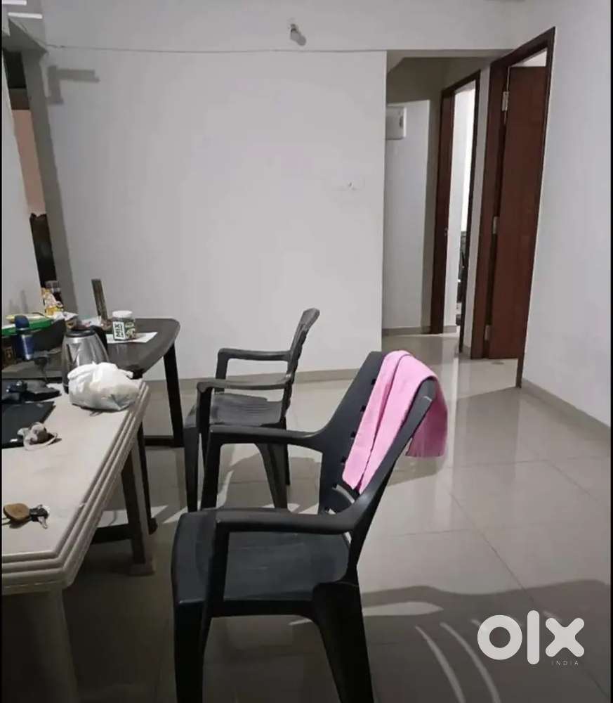 Looking for male Roommate