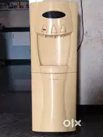 Electric water dispenser with cold and hot mode