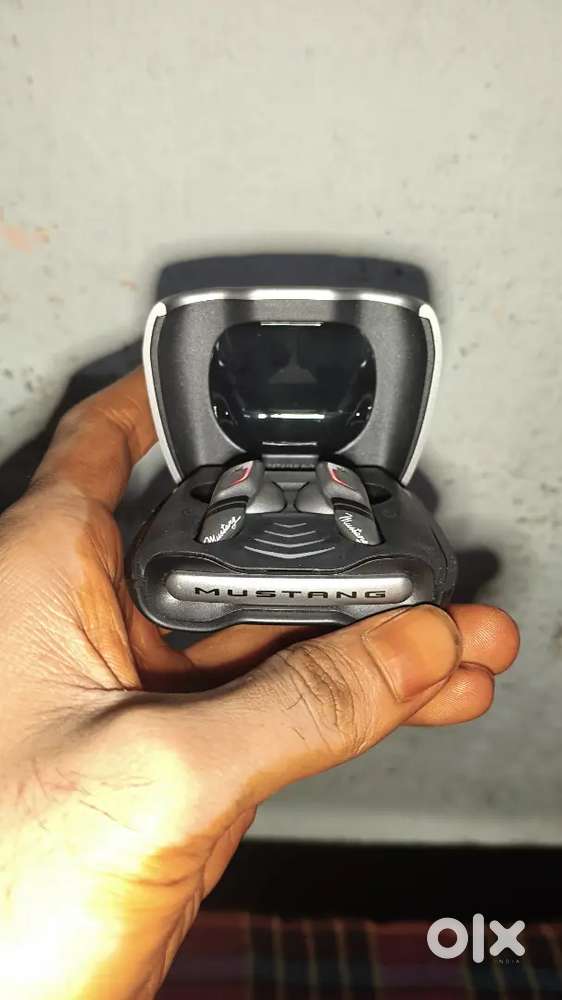 Ear buds Mustang