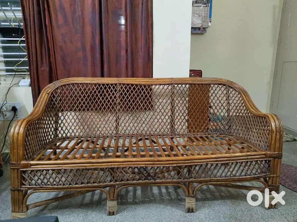 Comfortable 3-Seater Sofa with Cushions