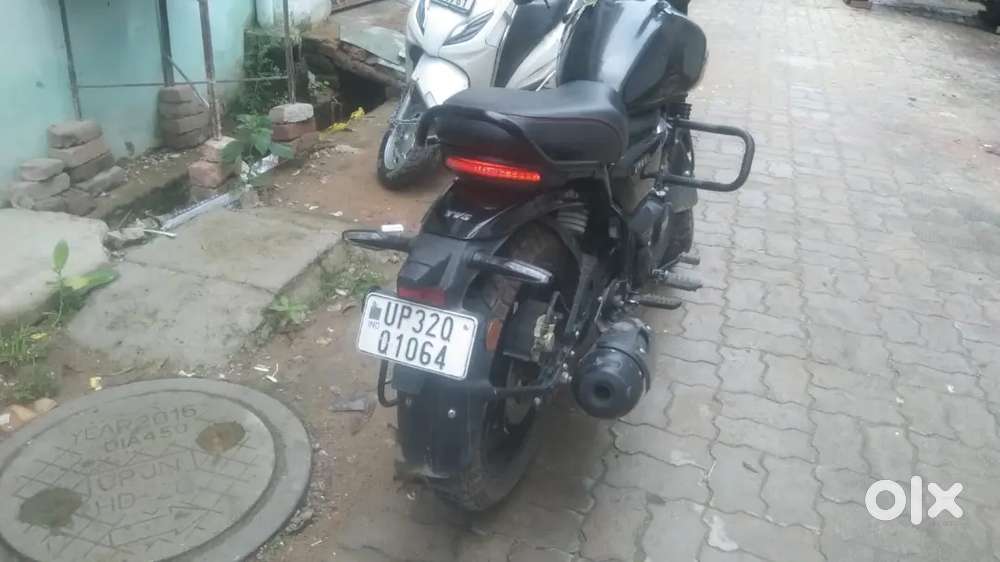 Mint condition  new bike koi chalane wala nhi hai is lie shale kar rah