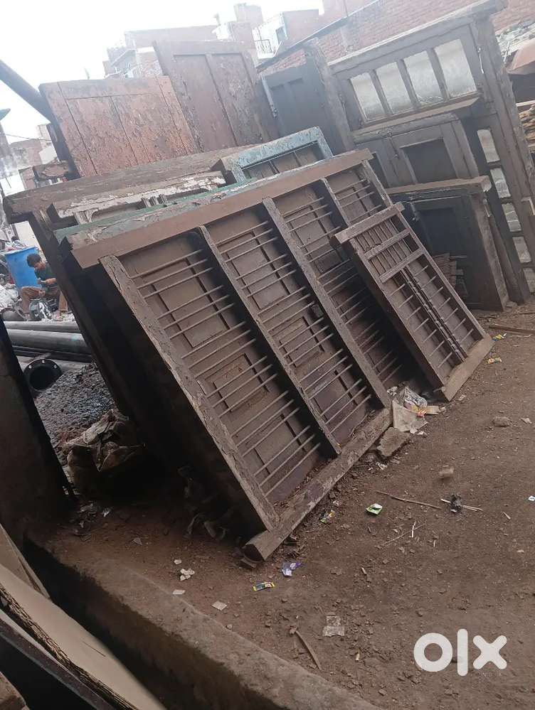 Hamare yahan sabhi chhote bade darvaje milte ha.i हमारे