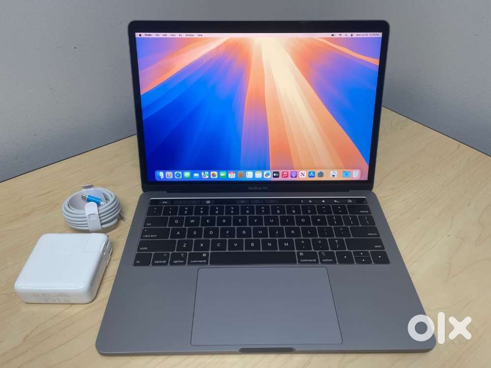TouchBar MacBook Pro 13  I5  8GB Ram 256GB SSD Audio Video Production