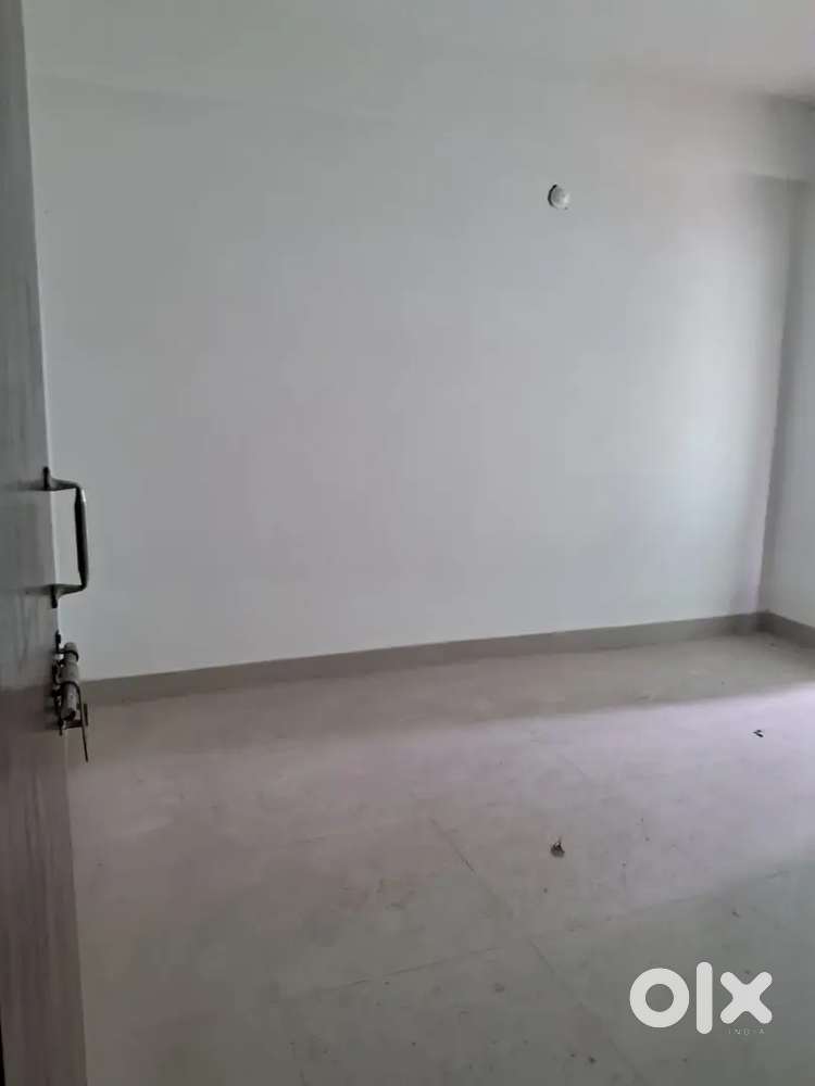 New 2 BHK ready to move flat in Agarpara at low price
