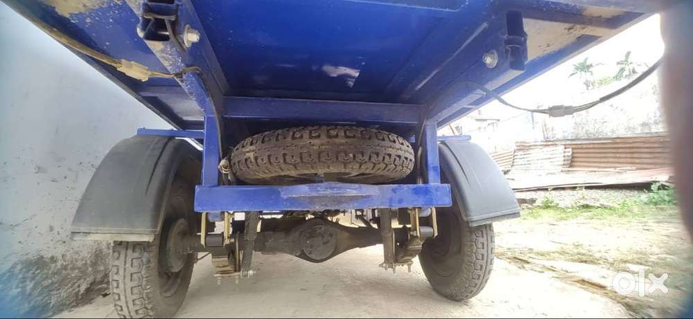 E rickshaw tuk tuk loader