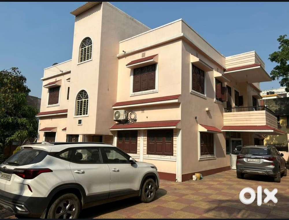 3BHK at premium location with car parking and garden