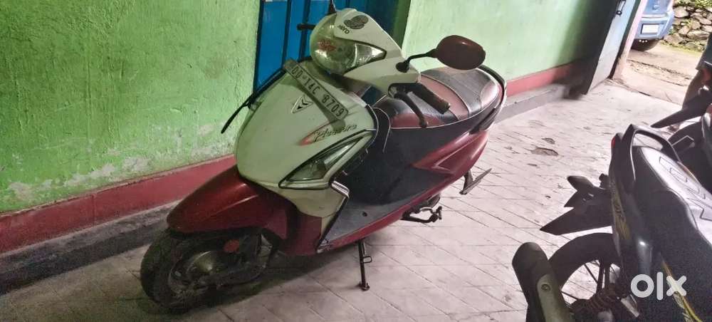 Hero Pleasure scooty